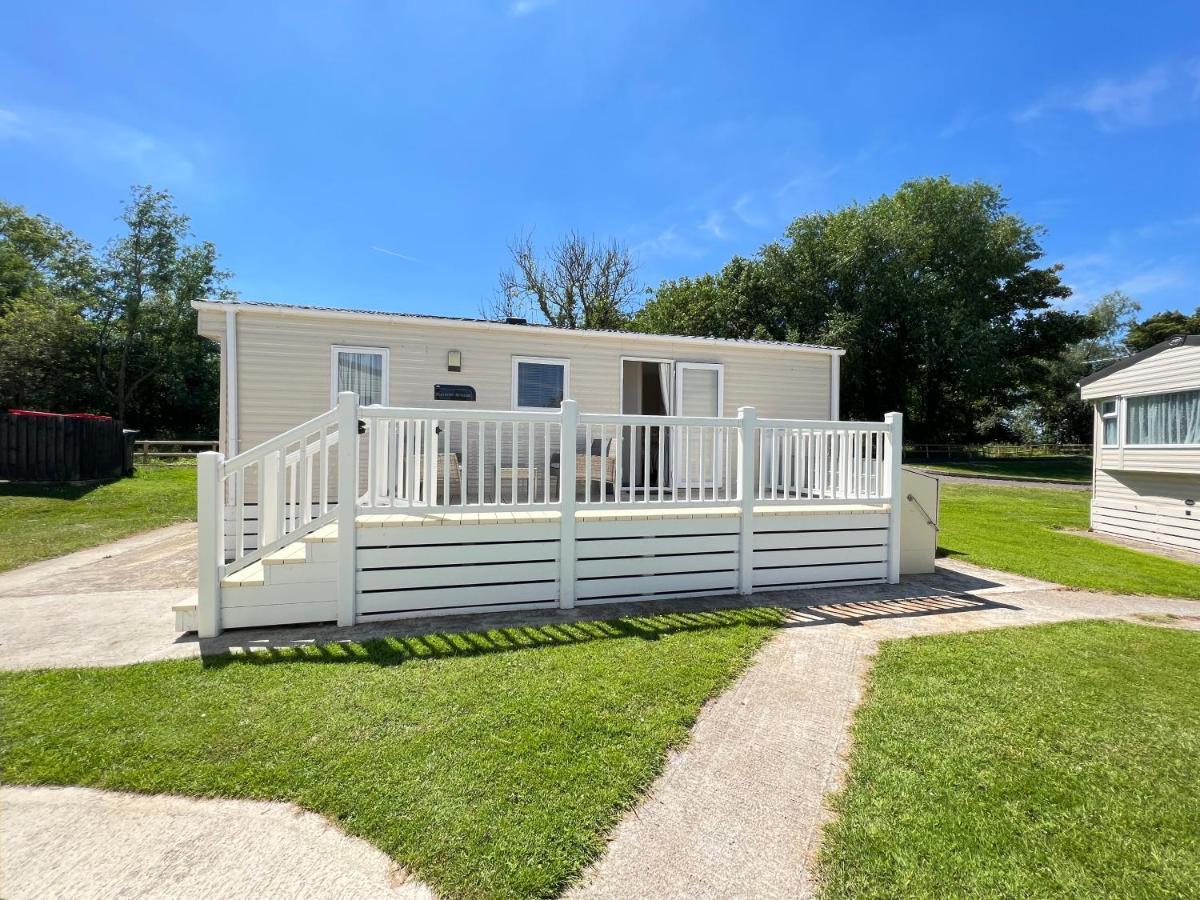 Mallard Corner, Cosy Cotswold Lakeview Lodge South Cerney Exterior foto