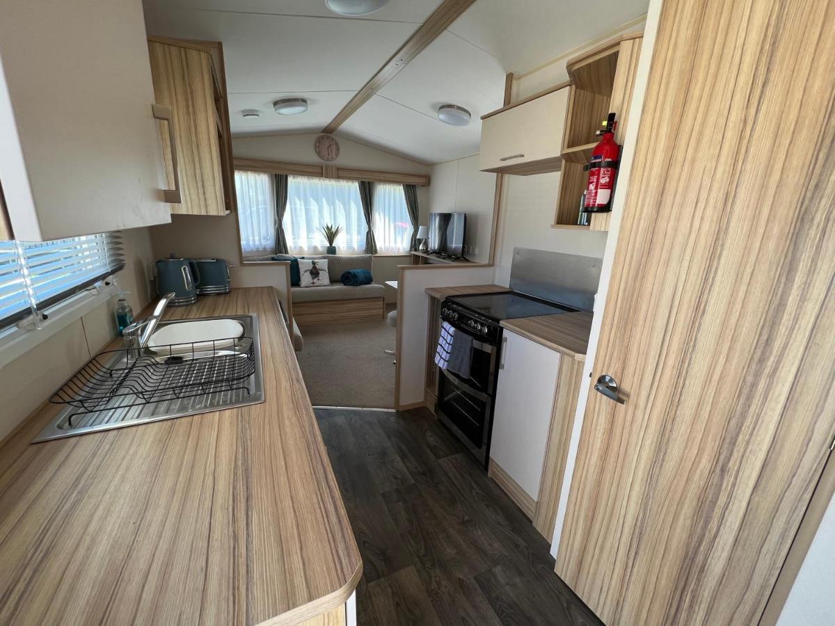 Mallard Corner, Cosy Cotswold Lakeview Lodge South Cerney Exterior foto
