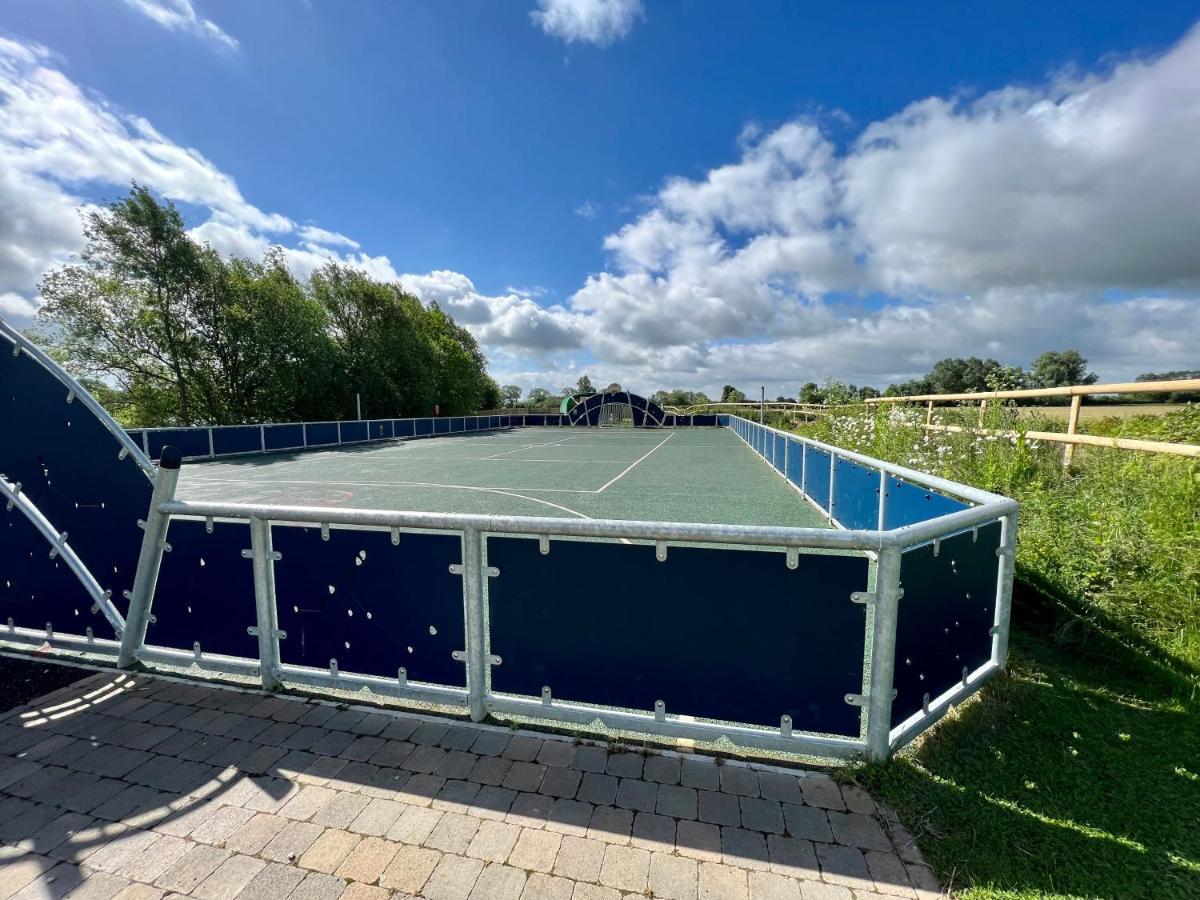 Mallard Corner, Cosy Cotswold Lakeview Lodge South Cerney Exterior foto